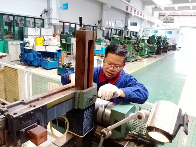 【梧州工匠】楊輝：技術(shù)高超的能手，無(wú)私奉獻(xiàn)的教師