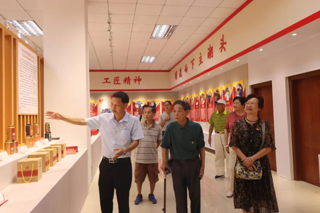 退休不褪色，丹心永向黨丨市總工會退休黨支部開展主題黨日活動