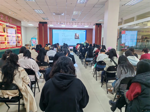 “花”樣過(guò)節(jié)，綻放巾幗芳華系列（七）丨市總工會(huì)舉辦主題詩(shī)歌講座感悟語(yǔ)言魅力
