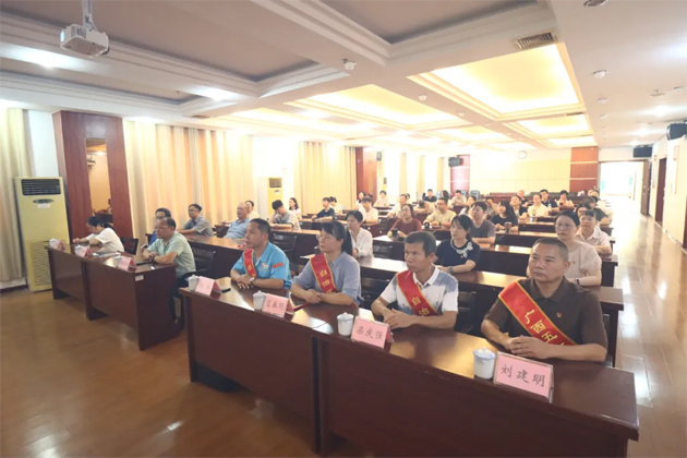 熱血沸騰！梧州市總工會(huì)組織集中收看紀(jì)念中國(guó)人民抗日戰(zhàn)爭(zhēng)暨世界反法西斯戰(zhàn)爭(zhēng)勝利80周年大會(huì)
