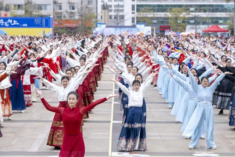 【跟黨奮進(jìn)新征程 巾幗建功新時代】梧州市第十二屆婦女國風(fēng)趣味體育運(yùn)動會暨“梧家巧姐姐”國潮集市，精彩綻放！